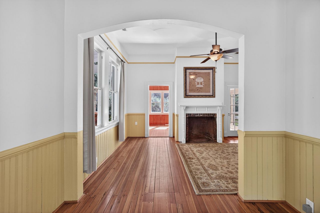 1095 Hughes Road Photo 6