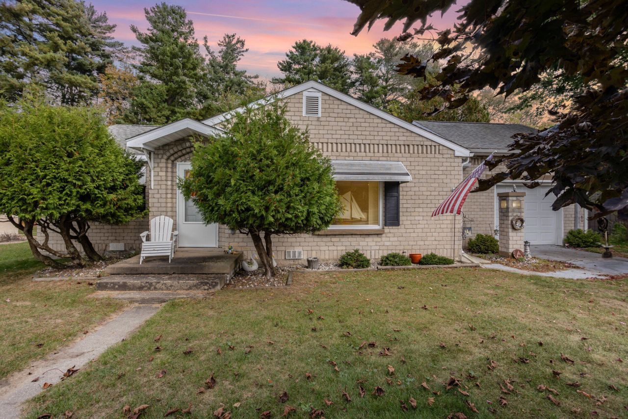 604 W Wadsworth Street, East Tawas, MI 48730 Main Photo