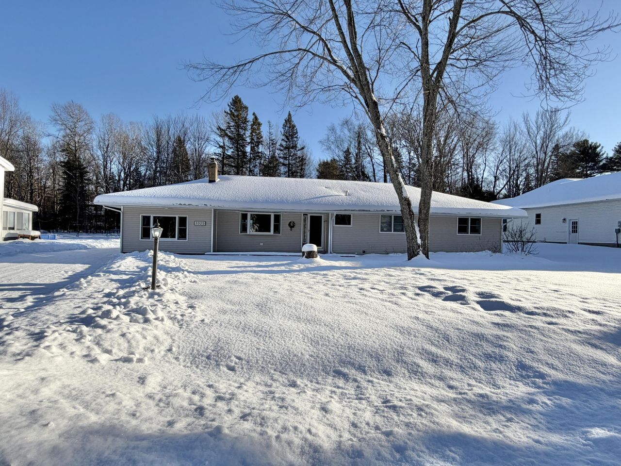3325 Lakeshore Dr, Sault Sainte Marie, MI 49783 Main Photo