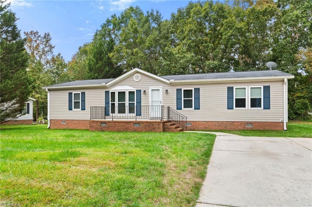 5519 Bridgeway Drive, Greensboro, NC 27406 Main Photo