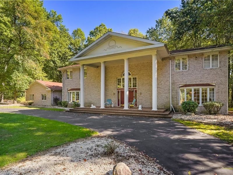 8650 Hidden Hills Drive SE, Howland, OH 44484 Photo 1