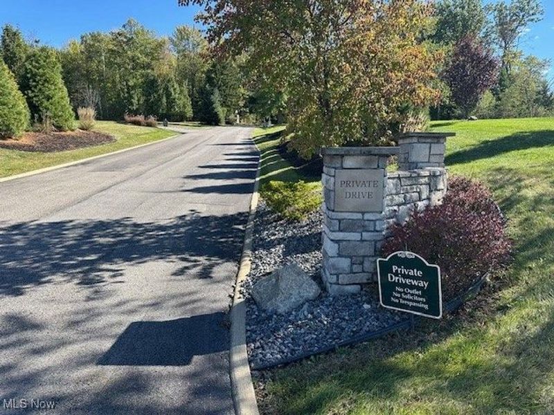 8650 Hidden Hills Drive SE, Howland, OH 44484 Photo 3