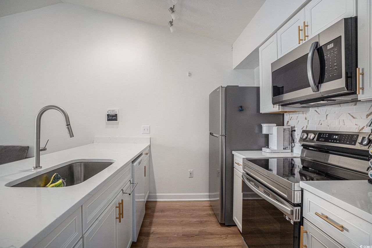 556 White River Dr. Photo 8