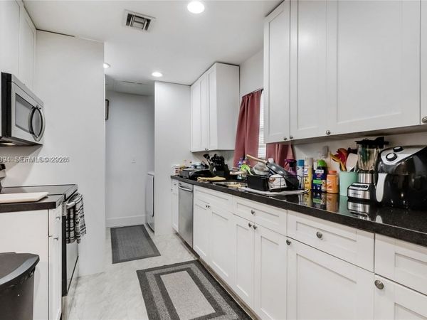 219 NW 7th Ct, Hallandale Beach, FL 33009