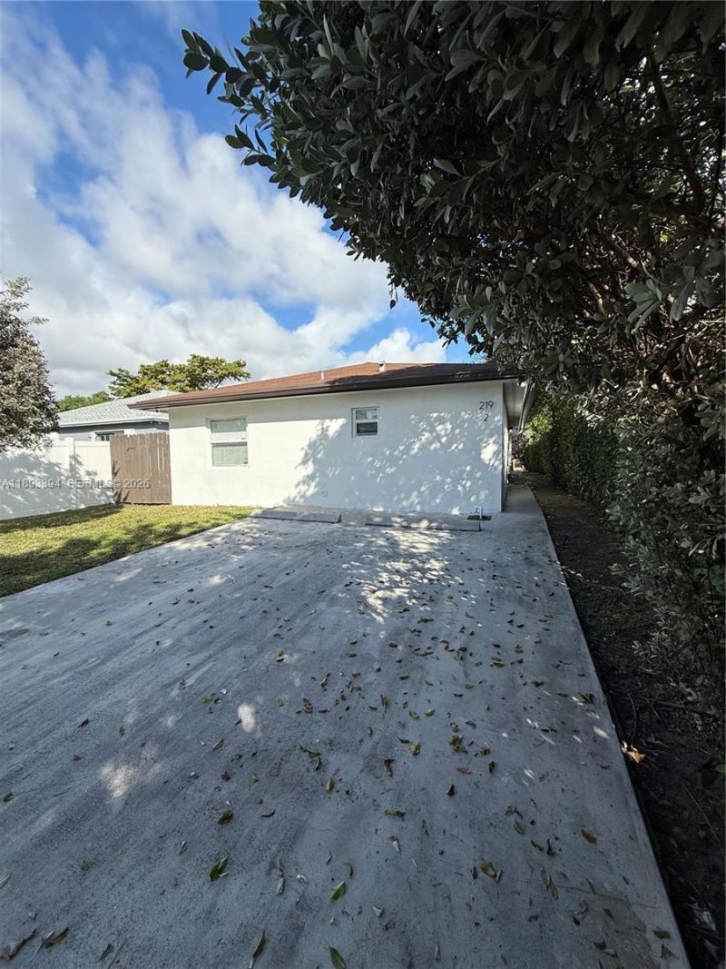 219 NW 7th Ct, Hallandale Beach, FL 33009 Photo