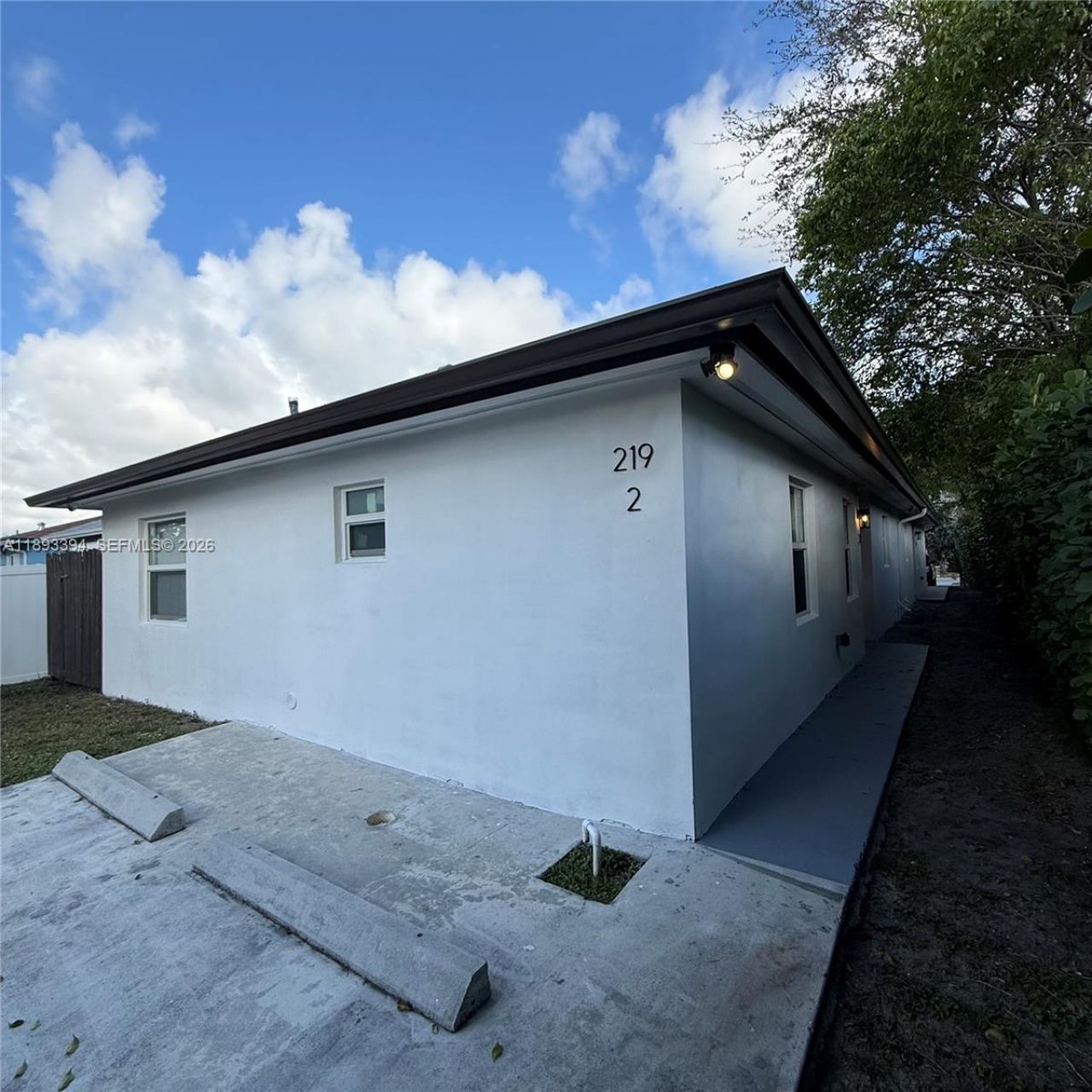 219 NW 7th Ct, Hallandale Beach, FL 33009 Photo