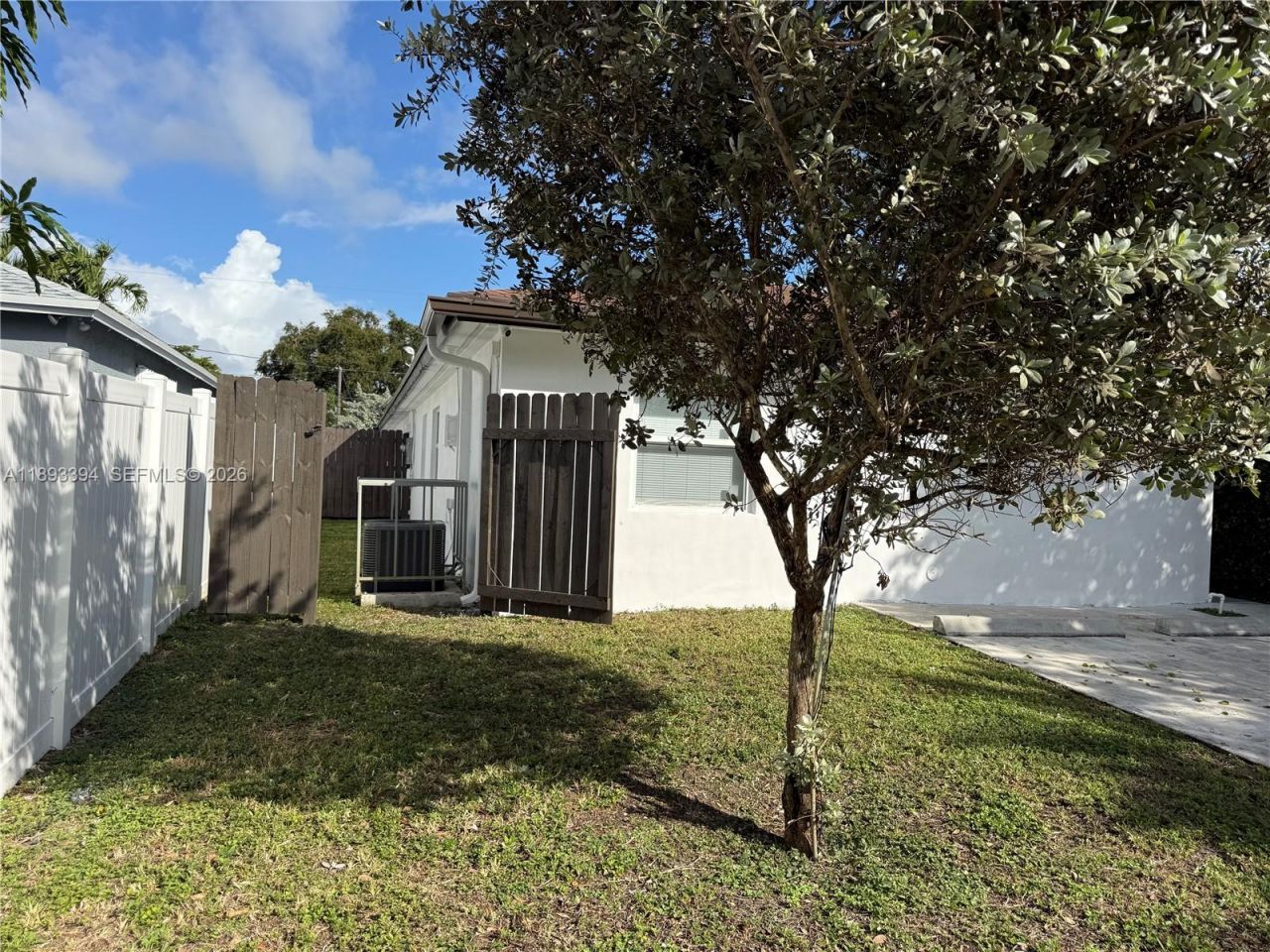 219 NW 7th Ct, Hallandale Beach, FL 33009 Photo