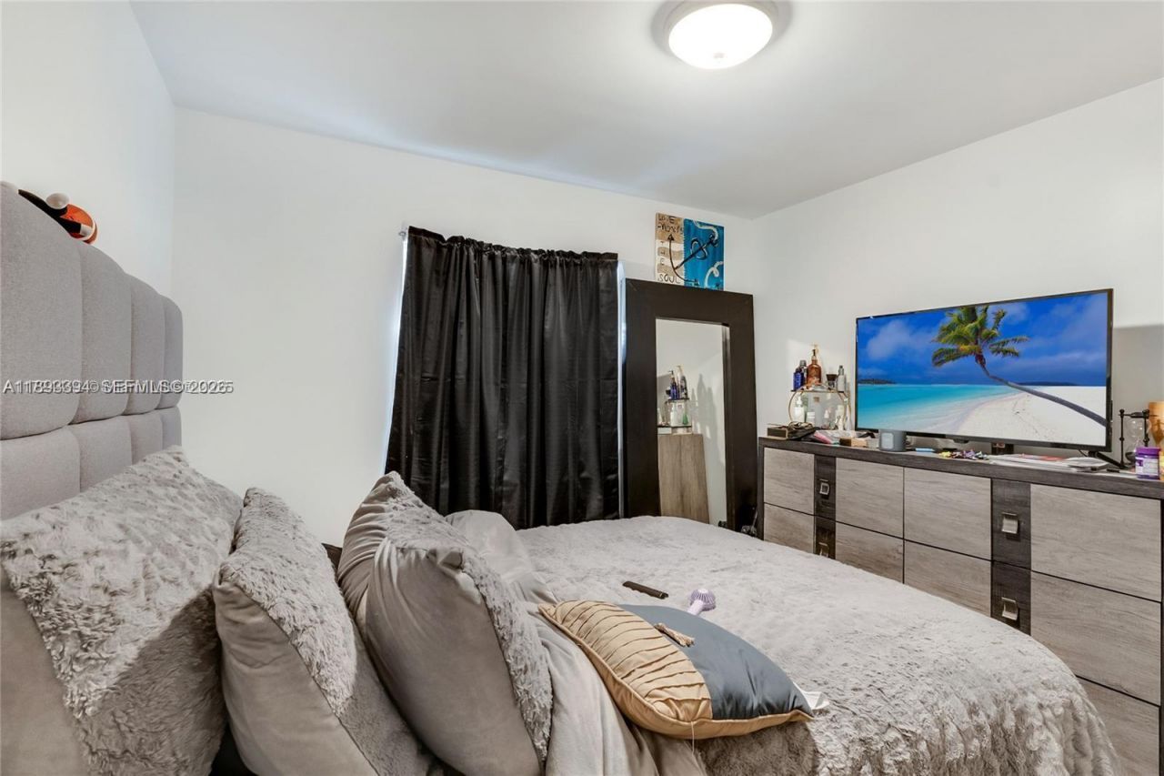 219 NW 7th Ct, Hallandale Beach, FL 33009 Photo