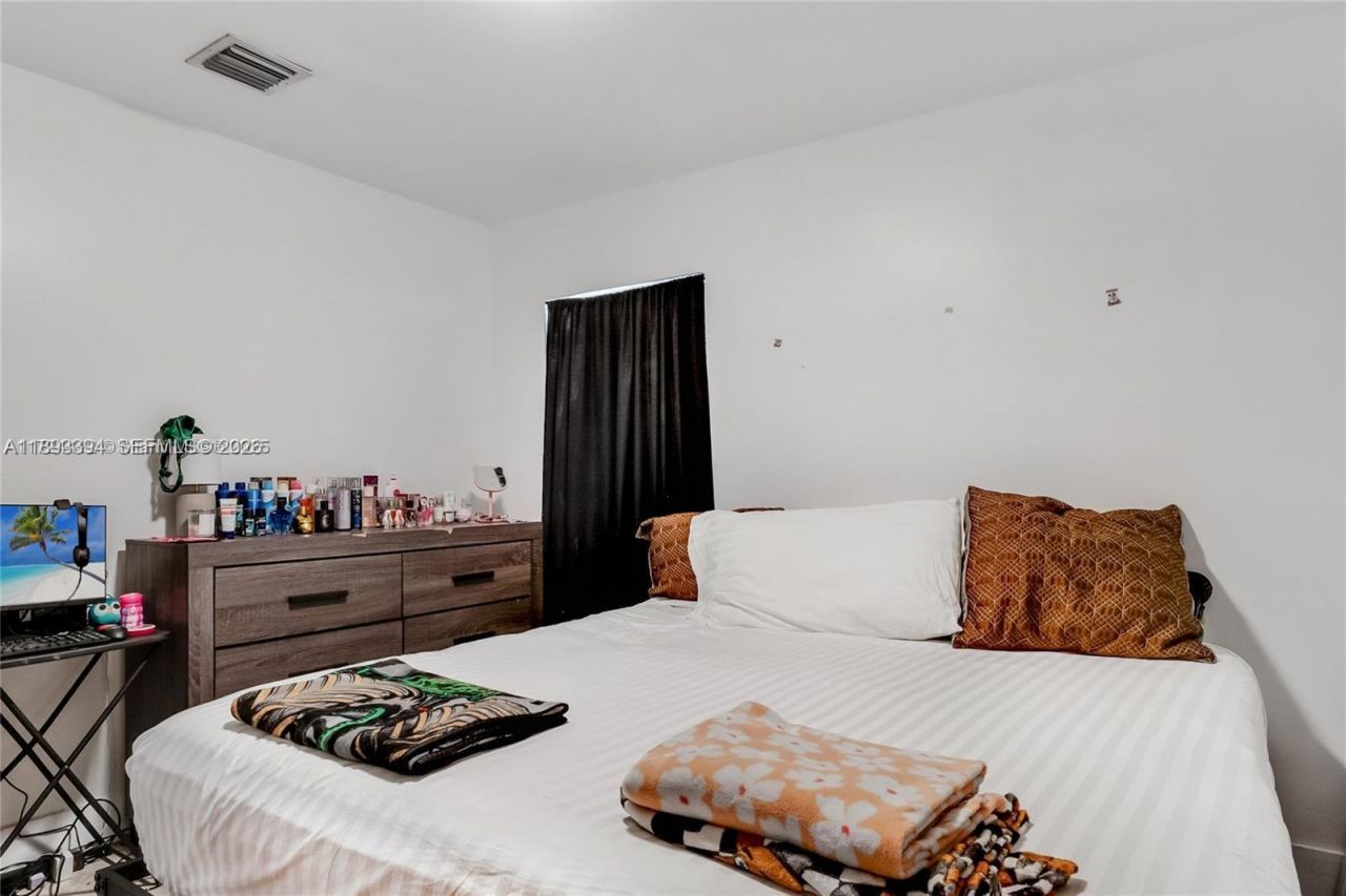 219 NW 7th Ct, Hallandale Beach, FL 33009 Photo