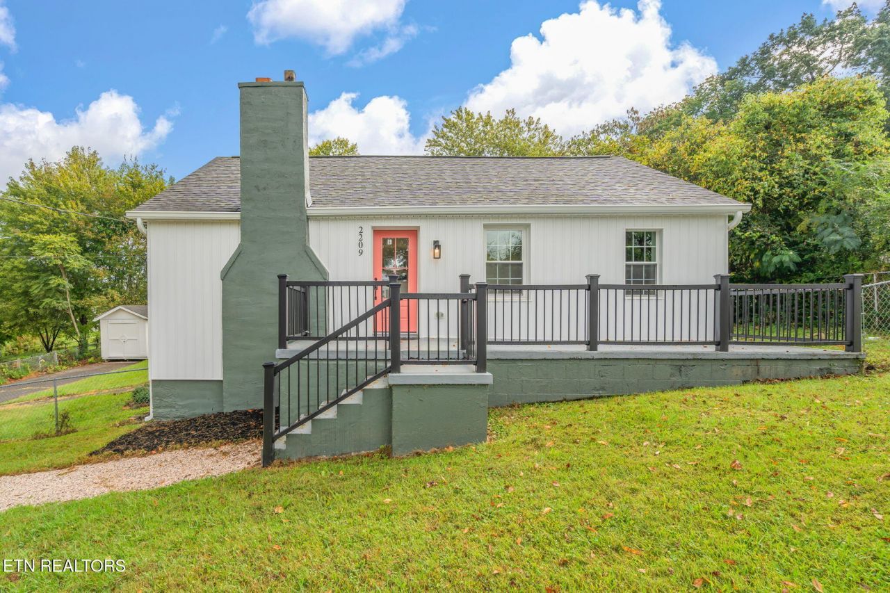 2209 Sanderson Rd, Knoxville, TN 37921 Main Photo