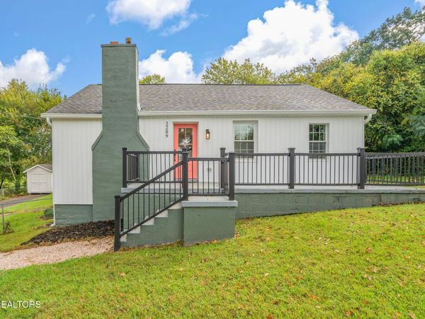 2209 Sanderson Rd, Knoxville, TN 37921