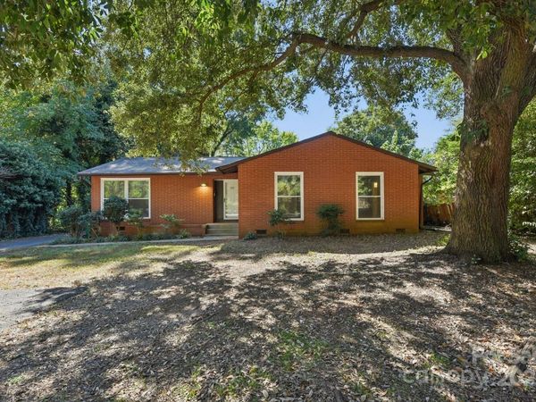 900 E Woodlawn Road, Charlotte, NC 28209