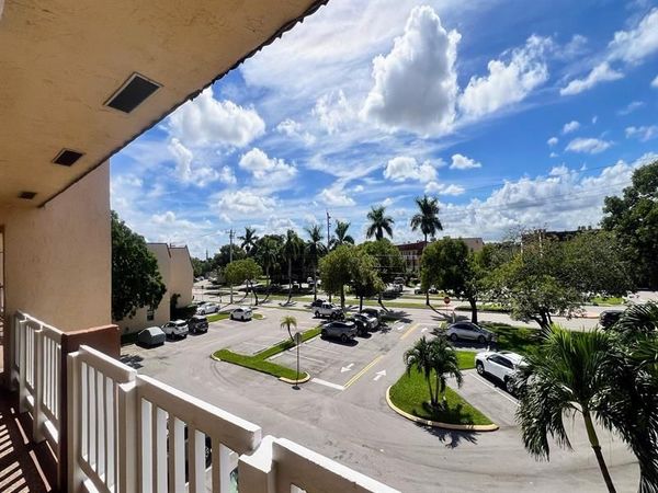 8901 Sunrise Lakes Blvd, Unit 307, Sunrise, FL 33322