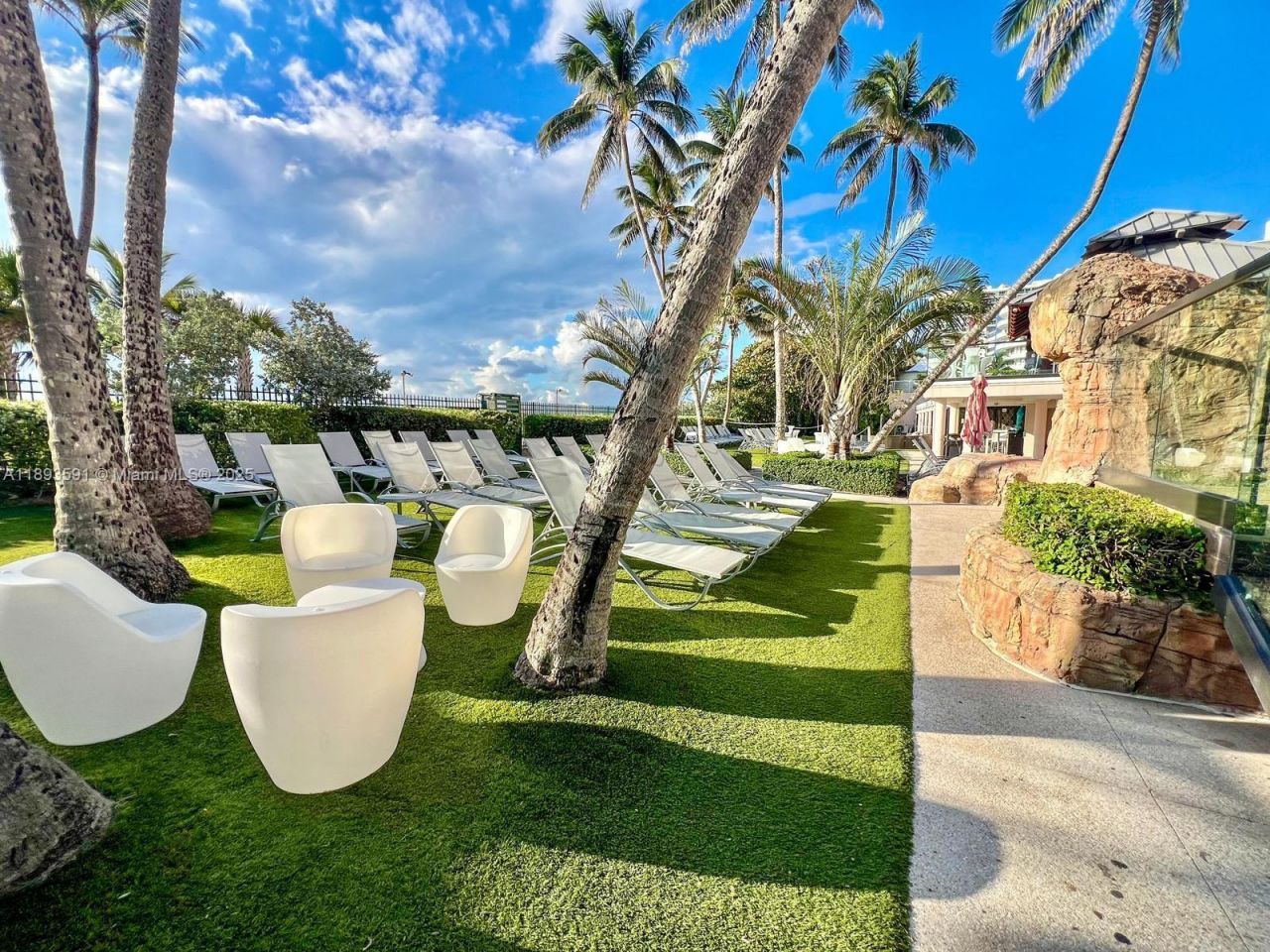 5225 Collins Ave, Unit 517, Miami Beach, FL 33140 Photo