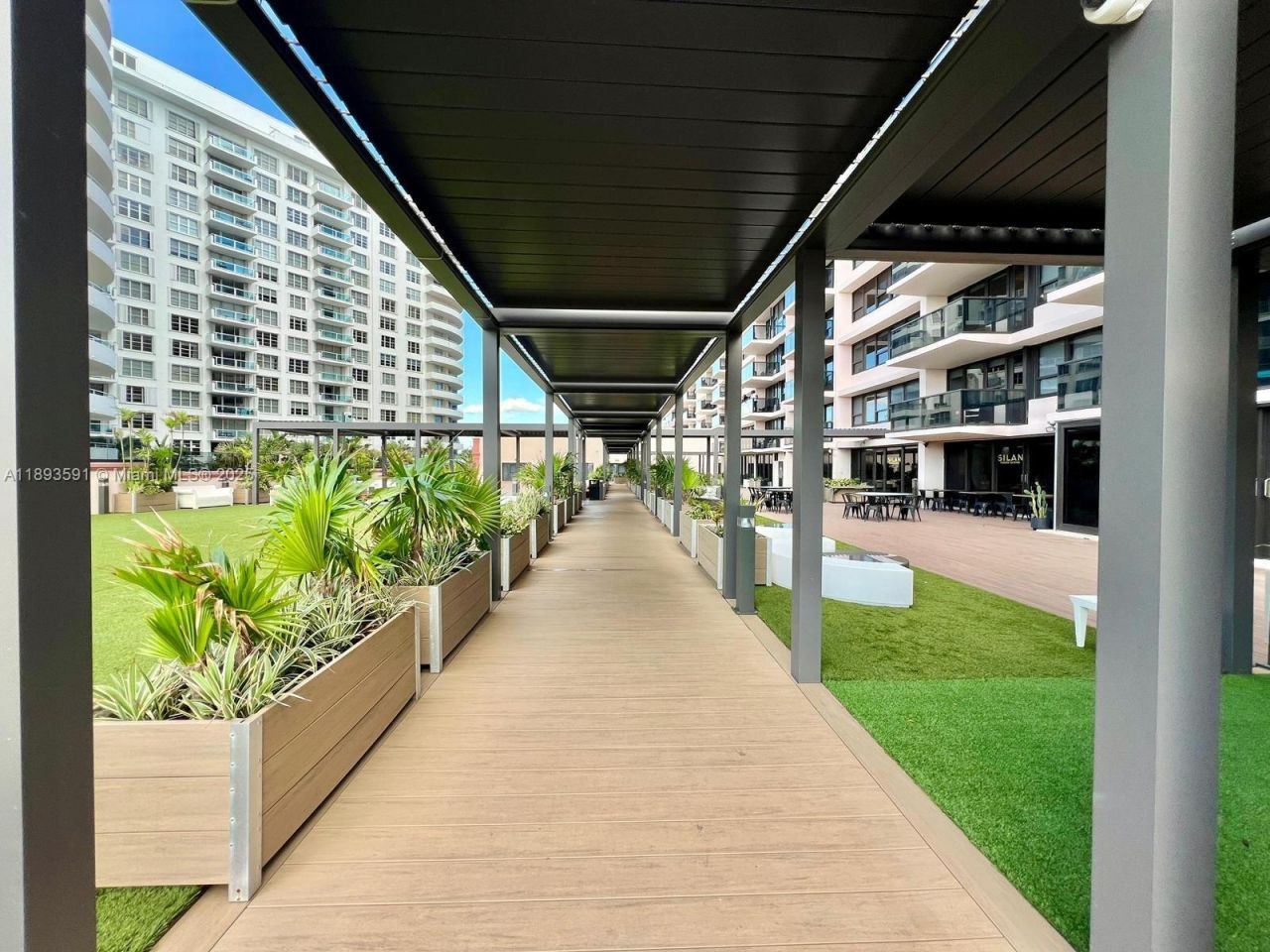 5225 Collins Ave, Unit 517, Miami Beach, FL 33140 Photo