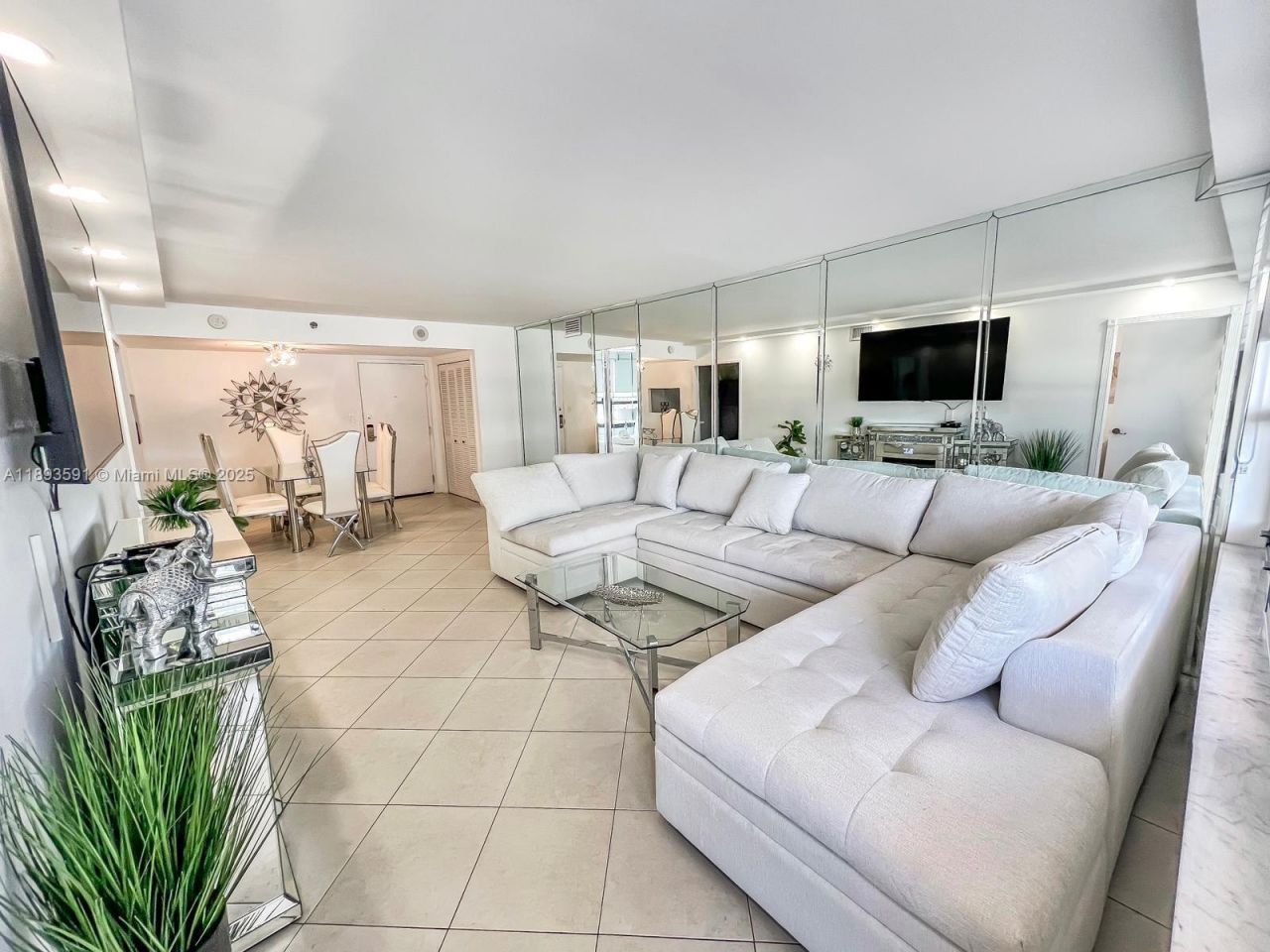 5225 Collins Ave, Unit 517, Miami Beach, FL 33140 Photo