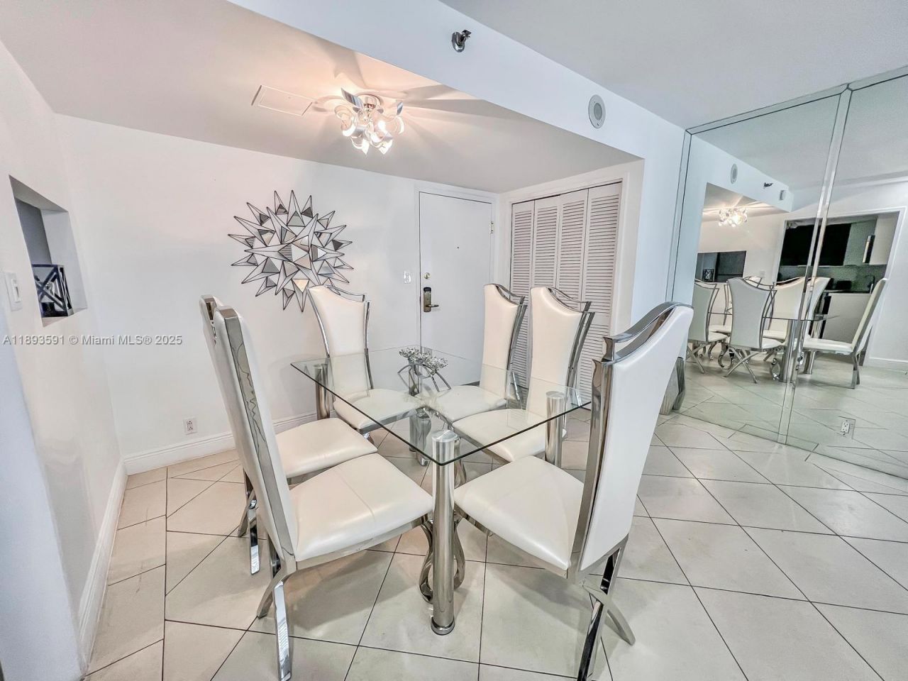 5225 Collins Ave, Unit 517, Miami Beach, FL 33140 Photo