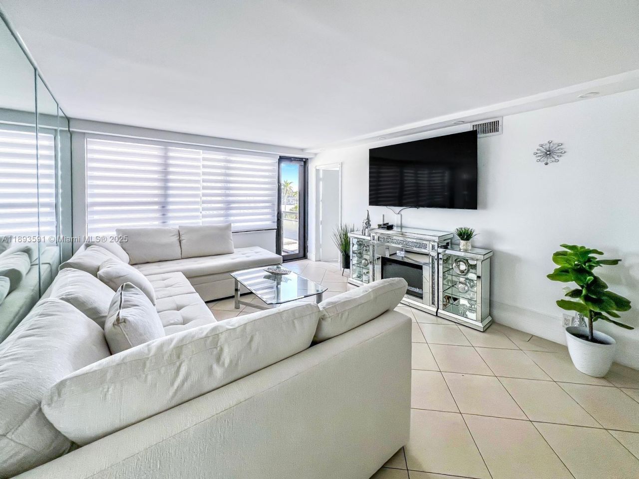 5225 Collins Ave, Unit 517, Miami Beach, FL 33140 Photo