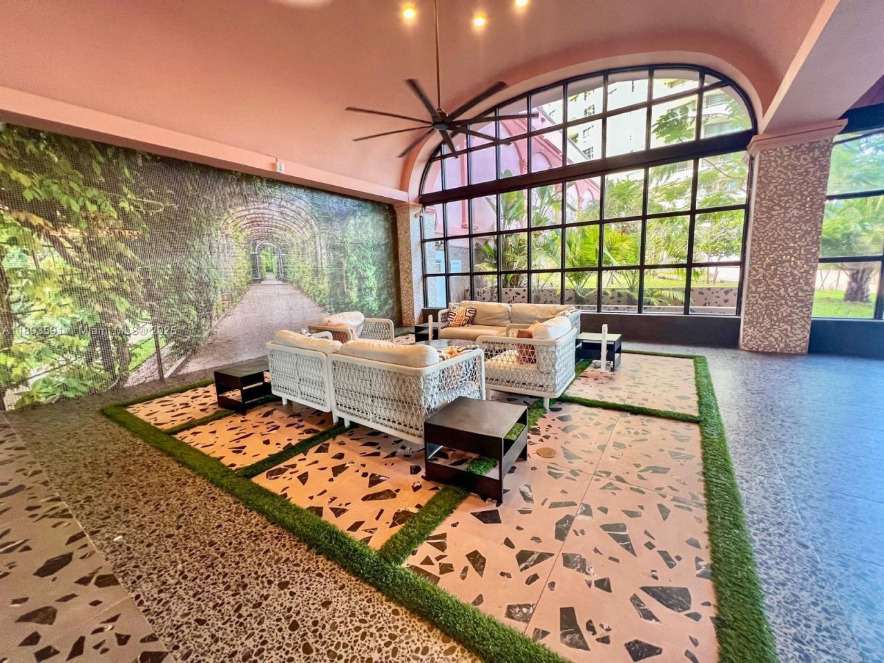 5225 Collins Ave, Unit 517, Miami Beach, FL 33140 Photo