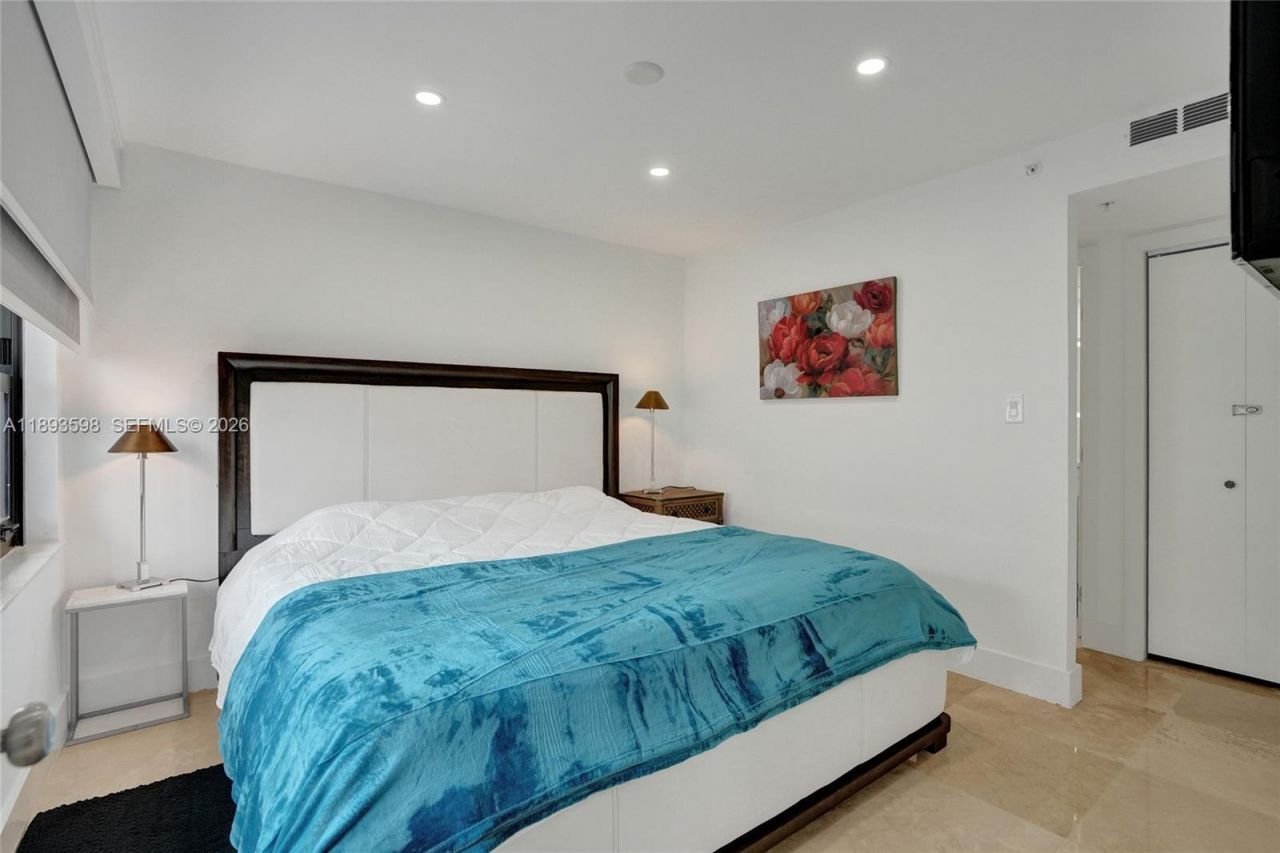 5225 Collins Ave, Unit 1411, Miami Beach, FL 33140 Photo