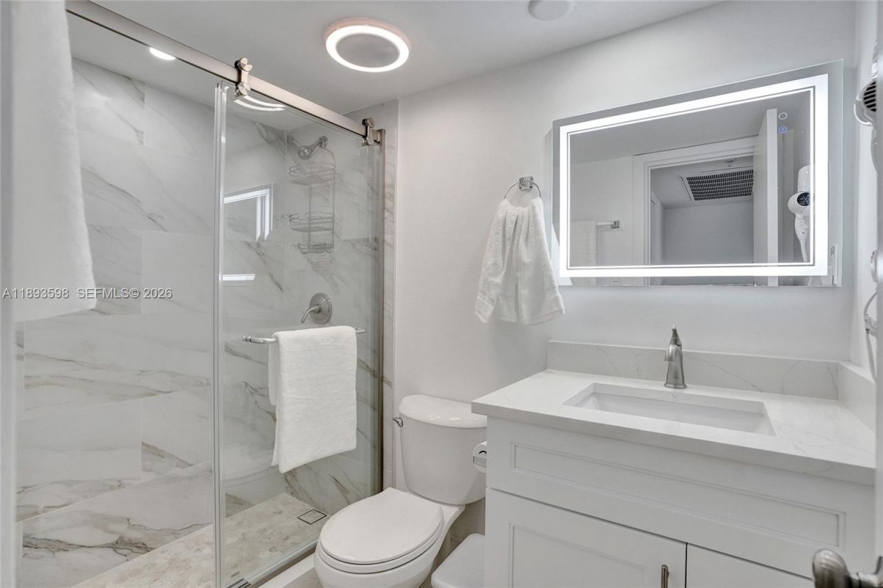 5225 Collins Ave, Unit 1411, Miami Beach, FL 33140 Photo