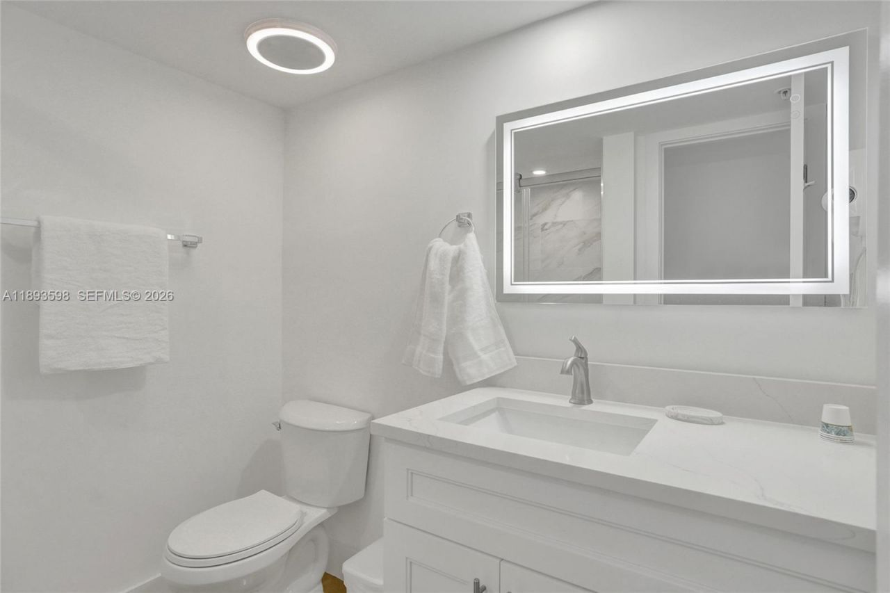 5225 Collins Ave, Unit 1411, Miami Beach, FL 33140 Photo