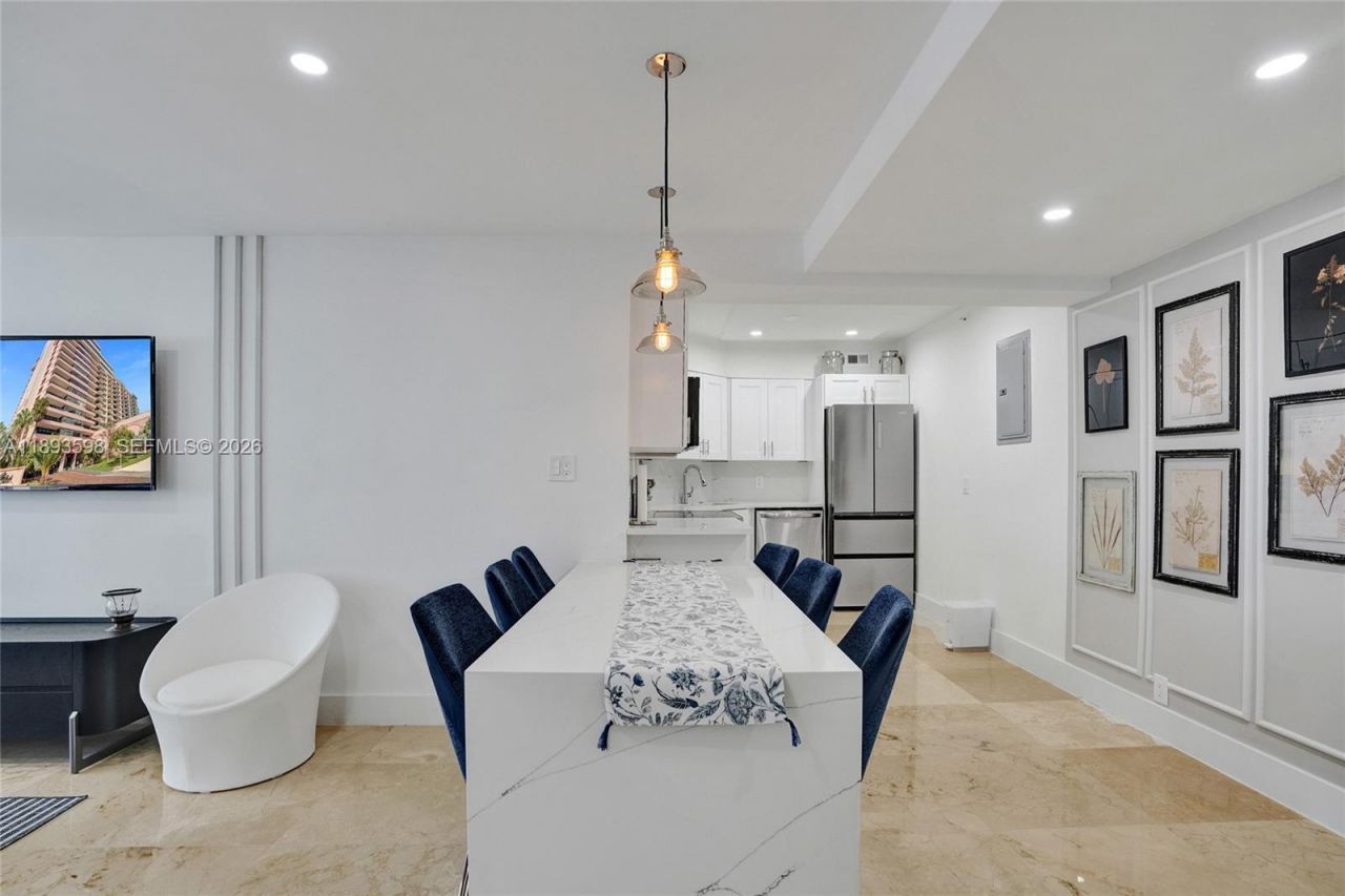 5225 Collins Ave, Unit 1411, Miami Beach, FL 33140 Photo