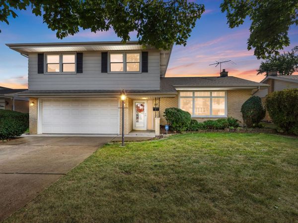 147 Lance Drive, Des Plaines, IL 60016