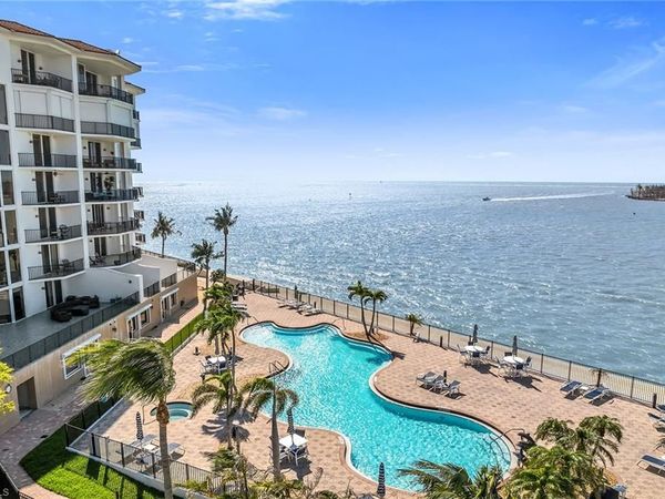 700 La Peninsula BLVD, Unit 306, NAPLES, FL 34113