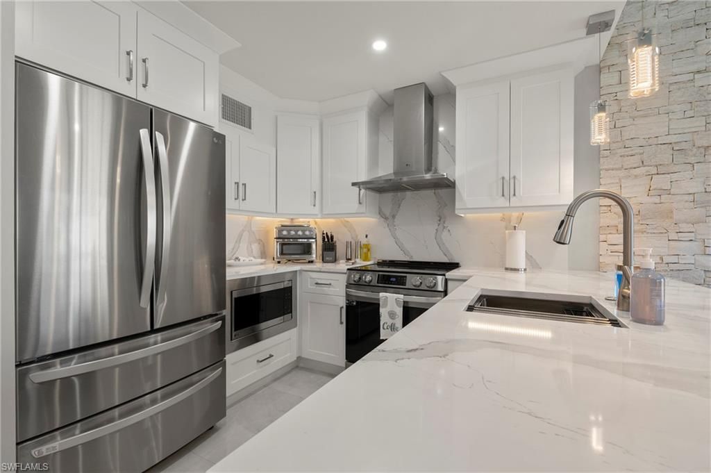 8765 Lateen Ln, Unit 203, Fort Myers, FL 33919 Photo