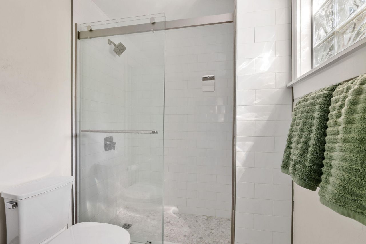 12 Stratford Road Photo 13