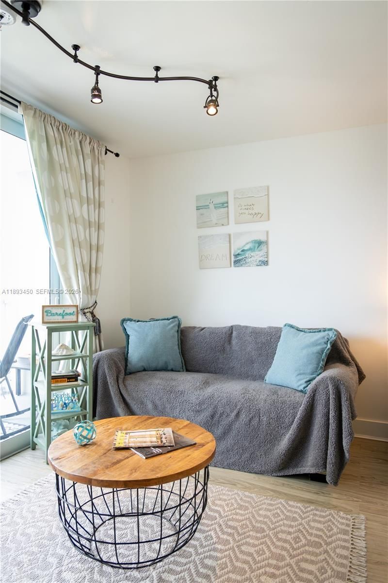 19201 Collins Ave, Unit 720, Sunny Isles Beach, FL 33160 Photo