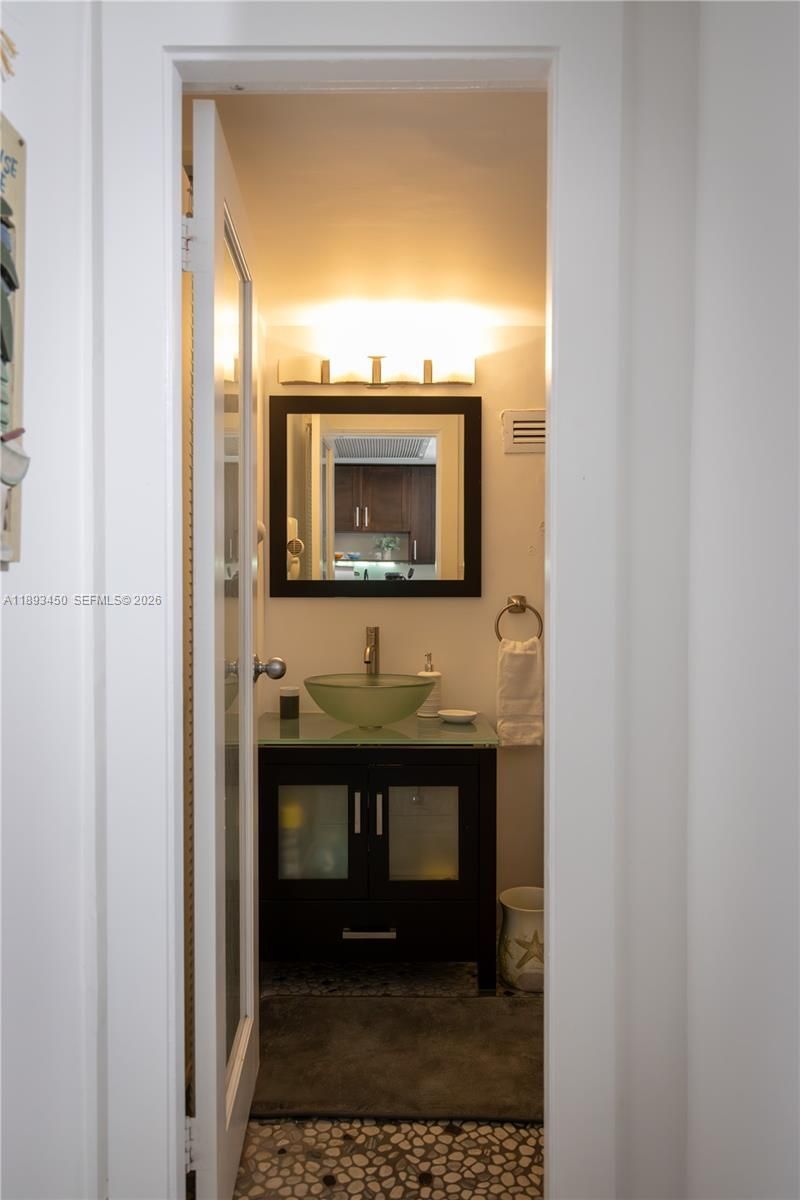 19201 Collins Ave, Unit 720, Sunny Isles Beach, FL 33160 Photo