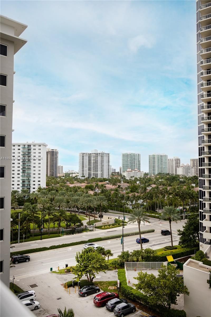 19201 Collins Ave, Unit 720, Sunny Isles Beach, FL 33160 Photo