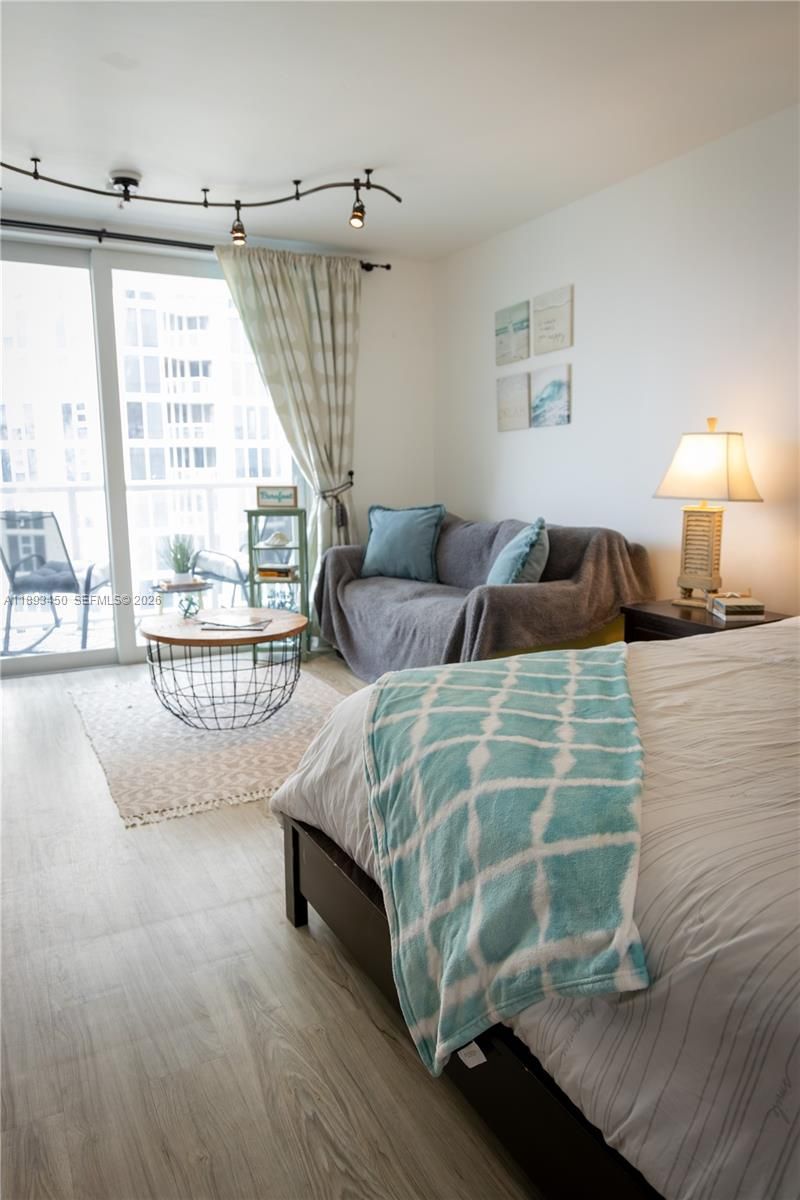 19201 Collins Ave, Unit 720, Sunny Isles Beach, FL 33160 Photo