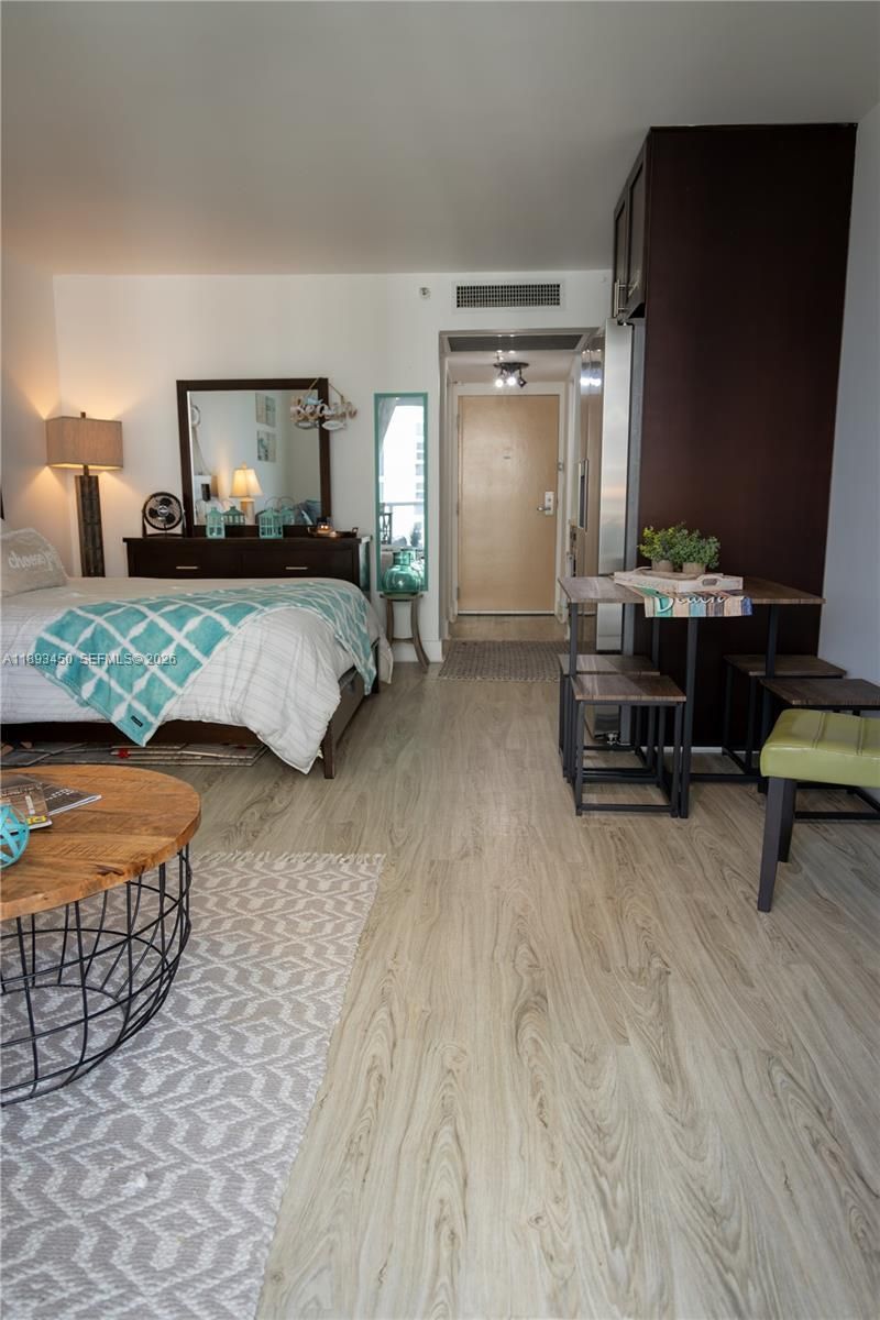 19201 Collins Ave, Unit 720, Sunny Isles Beach, FL 33160 Photo