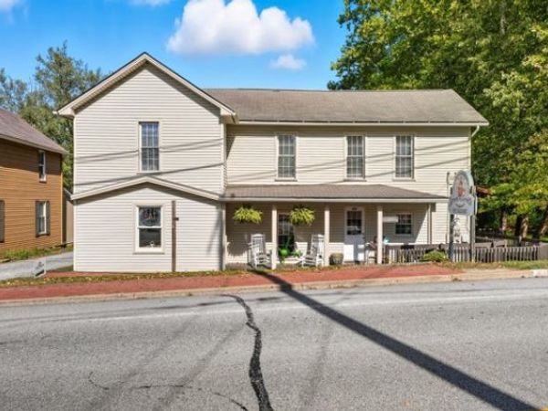 300 Main Street, Volant, PA 16156