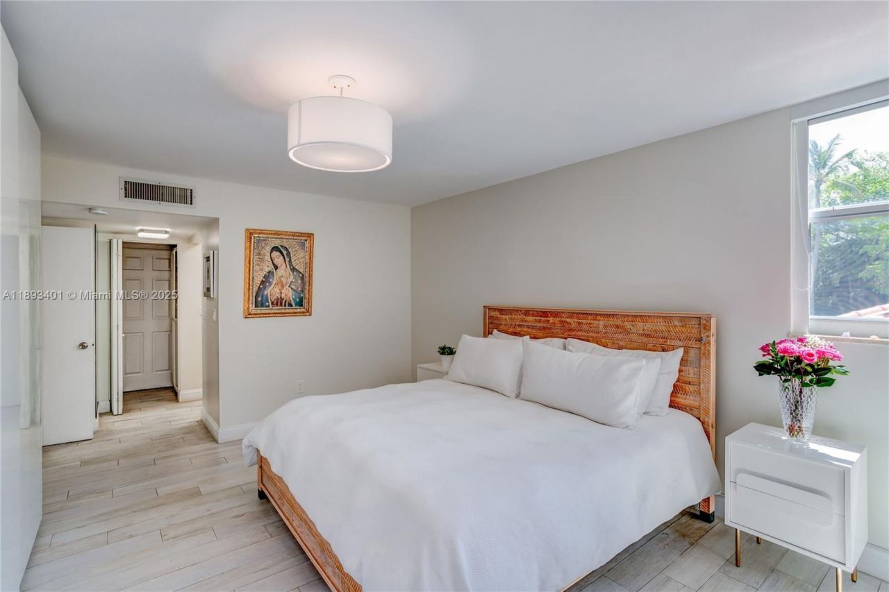 55 Ocean Lane Dr, Unit 2033, Key Biscayne, FL 33149 Photo