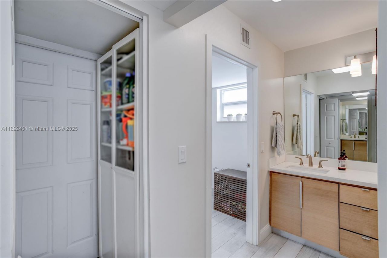 55 Ocean Lane Dr, Unit 2033, Key Biscayne, FL 33149 Photo