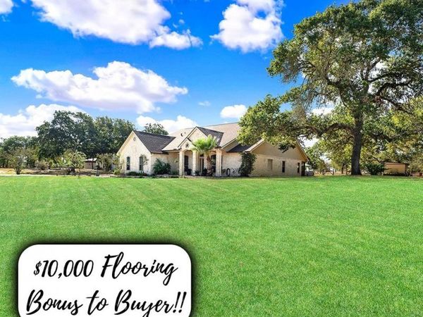 383 Rosewood, La Vernia, TX 78121