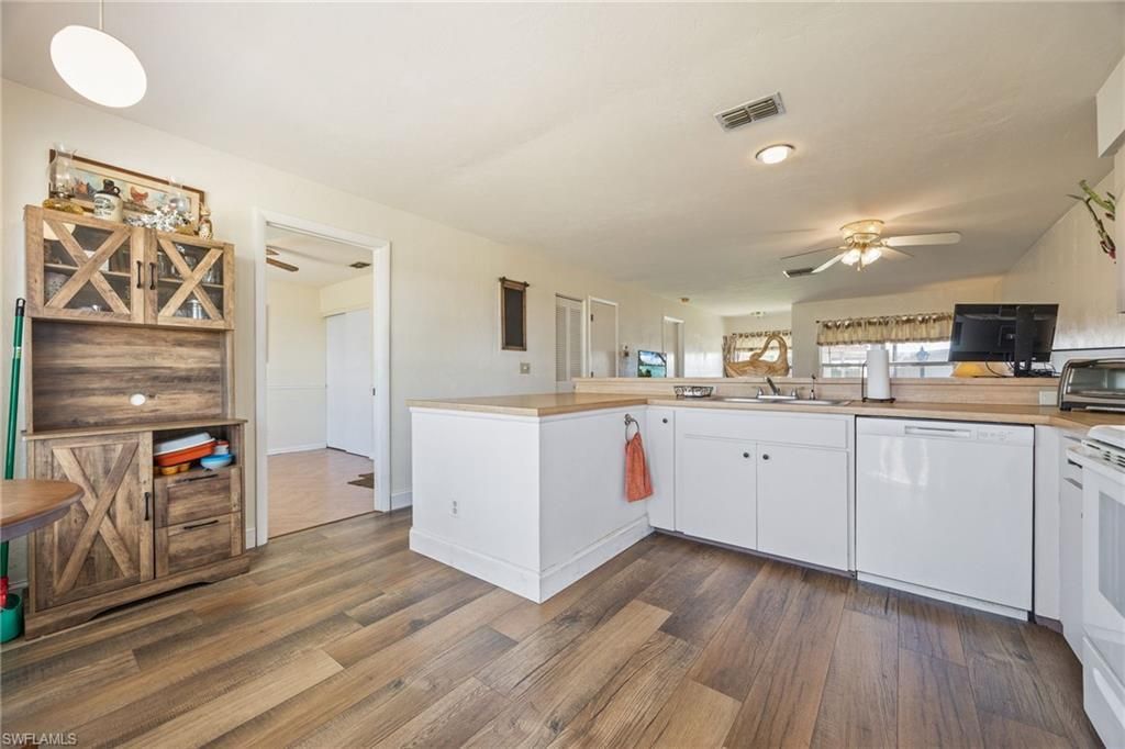 220 Oakmont Pkwy, Lehigh Acres, FL 33936 Photo