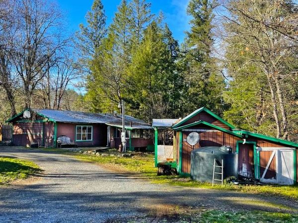 2565 Rockydale Road, Cave Junction, OR 97523