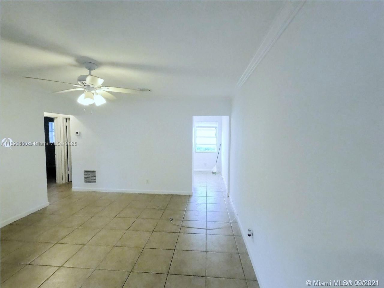 412 SW 10 St, Hallandale Beach, FL 33009 Photo