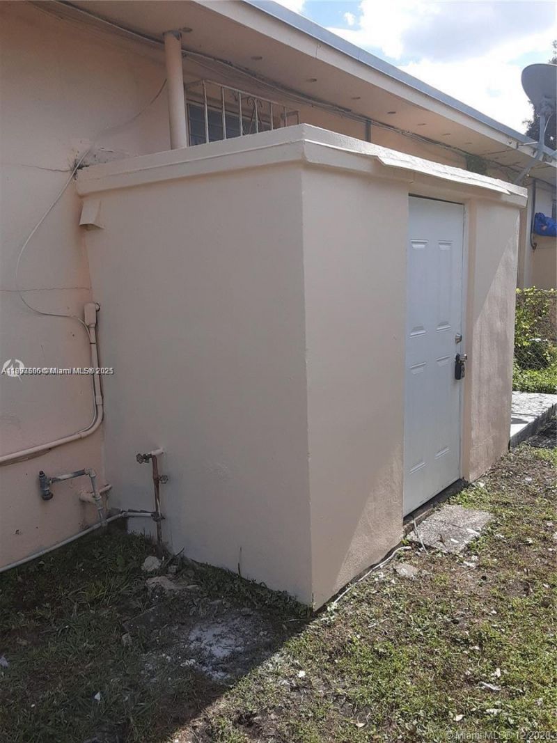 412 SW 10 St, Hallandale Beach, FL 33009 Photo