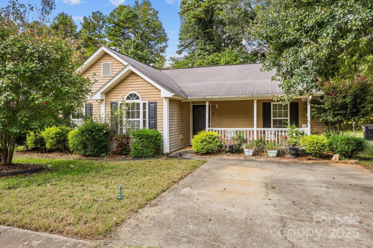 6623 Nevin Glen Drive, Charlotte, NC 28269 Main Photo