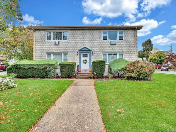 20 Toehee Place, Unit 2B, Islip, NY 11751