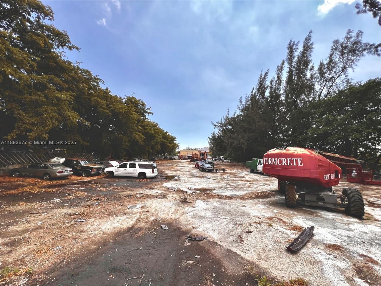 3550 NW South River Dr, Miami, FL 33142 Photo