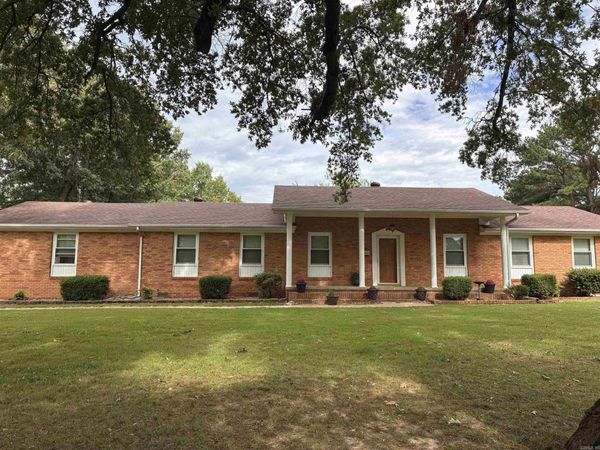 792 N Royal Avenue, Piggott, AR 72454