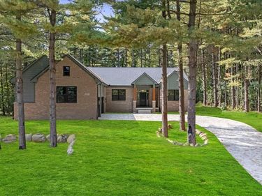 3743 KERRIEL Court, Commerce Twp, MI 48382