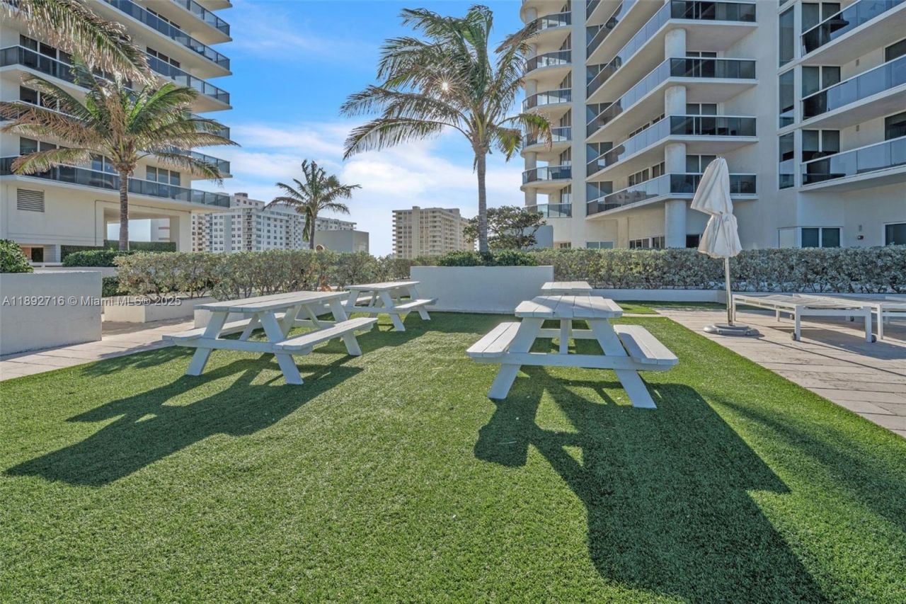 1850 S Ocean Dr, Unit 803, Hallandale Beach, FL 33009 Photo
